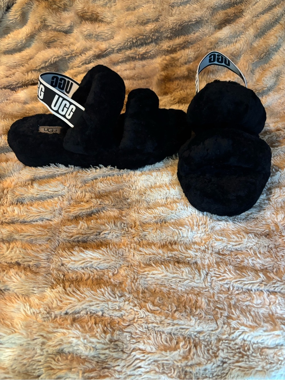 UGG Black Fuzzy Slingback Slide Sandals size 9 women’s
